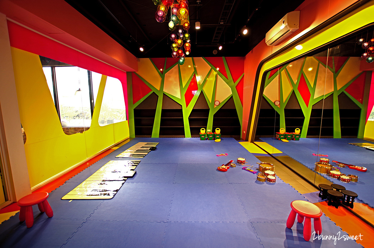 [桃園｜蘆竹。親子餐廳] 喬笛親子動動館 JUDY cafe & play～結合大型體能遊戲區、靜態繪本音樂遊戲區、電動車、手作 DIY、家長運動健身區的不限時親子餐廳～北桃園最大親子室內樂園｜室內景點｜雨天景點 @兔兒毛毛姊妹花