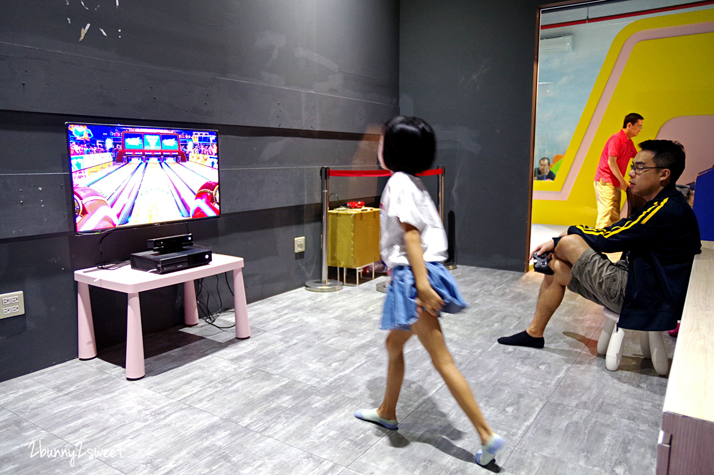[桃園｜蘆竹。親子餐廳] 喬笛親子動動館 JUDY cafe & play～結合大型體能遊戲區、靜態繪本音樂遊戲區、電動車、手作 DIY、家長運動健身區的不限時親子餐廳～北桃園最大親子室內樂園｜室內景點｜雨天景點 @兔兒毛毛姊妹花