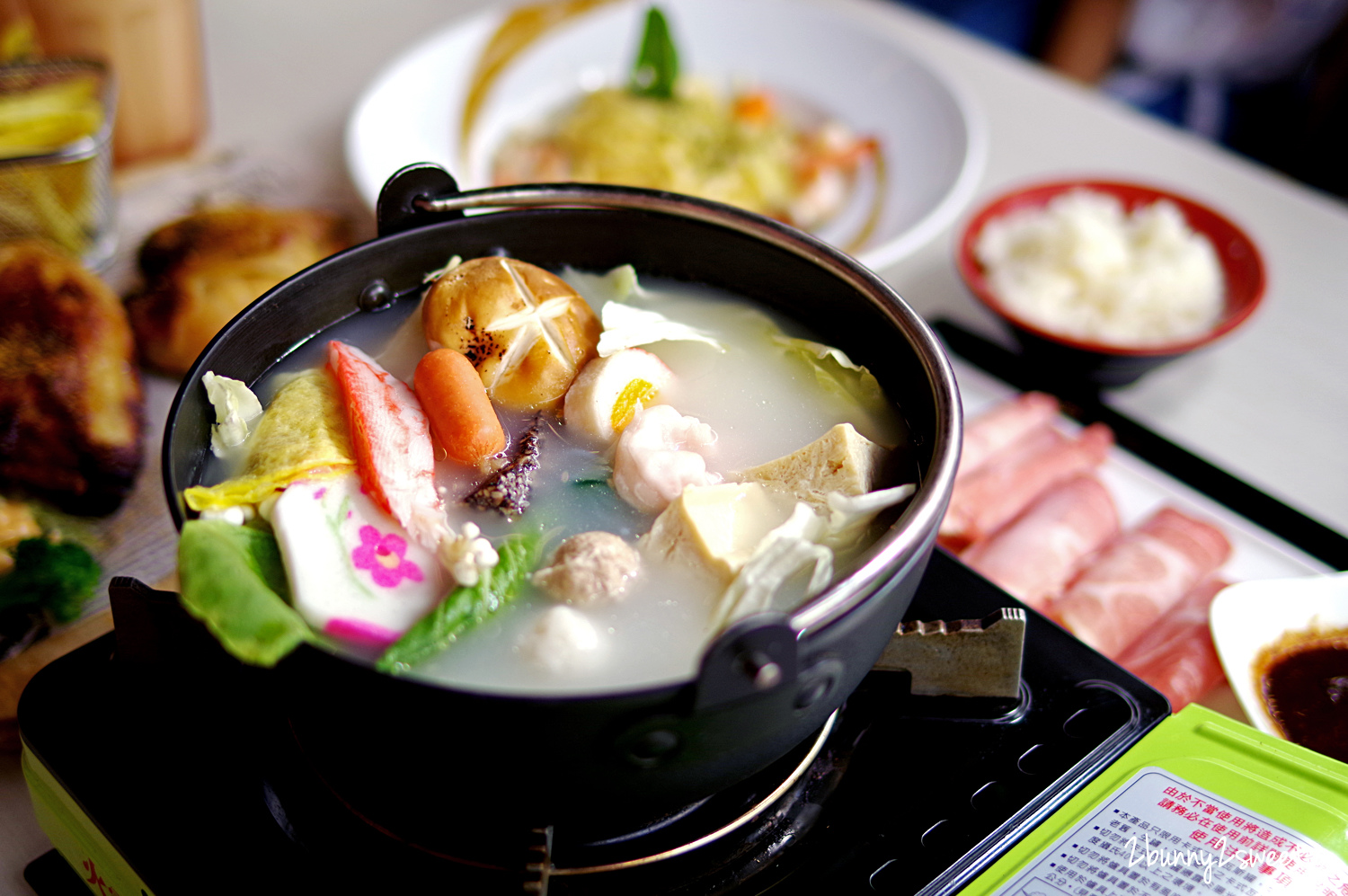 [桃園｜蘆竹。親子餐廳] 喬笛親子動動館 JUDY cafe & play～結合大型體能遊戲區、靜態繪本音樂遊戲區、電動車、手作 DIY、家長運動健身區的不限時親子餐廳～北桃園最大親子室內樂園｜室內景點｜雨天景點 @兔兒毛毛姊妹花