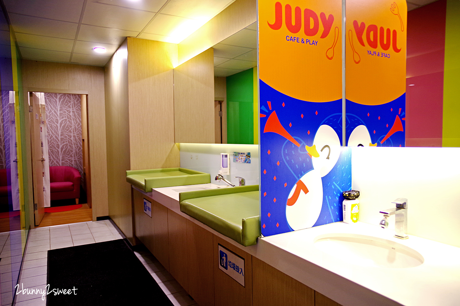 [桃園｜蘆竹。親子餐廳] 喬笛親子動動館 JUDY cafe & play～結合大型體能遊戲區、靜態繪本音樂遊戲區、電動車、手作 DIY、家長運動健身區的不限時親子餐廳～北桃園最大親子室內樂園｜室內景點｜雨天景點 @兔兒毛毛姊妹花