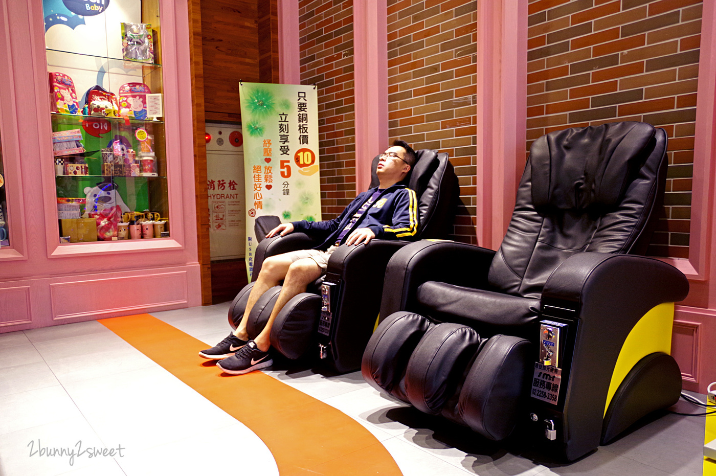 [桃園｜蘆竹。親子餐廳] 喬笛親子動動館 JUDY cafe & play～結合大型體能遊戲區、靜態繪本音樂遊戲區、電動車、手作 DIY、家長運動健身區的不限時親子餐廳～北桃園最大親子室內樂園｜室內景點｜雨天景點 @兔兒毛毛姊妹花