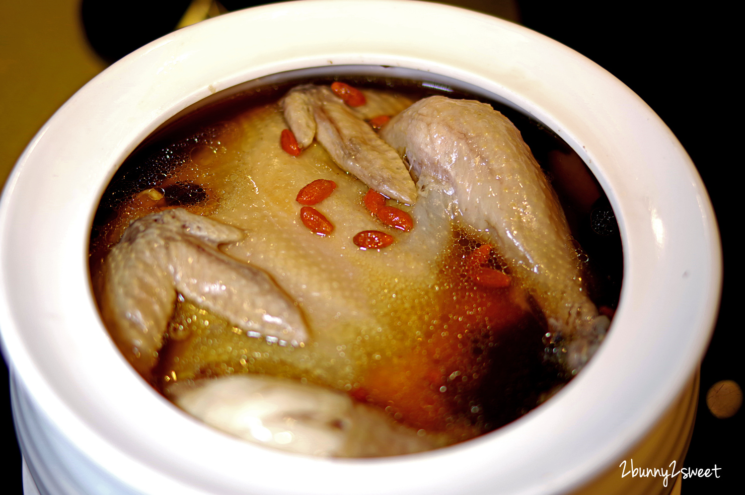 [台北｜萬華。美食] 格萊天漾大飯店 2020 年菜～年初二團圓宴～大蝦、石斑、海參、燉雞湯、佛跳牆、豬肋排&hellip;11 道菜色豐盛又體面～讓家人輕鬆團圓用餐｜捷運板南線｜捷運龍山寺站美食 @兔兒毛毛姊妹花