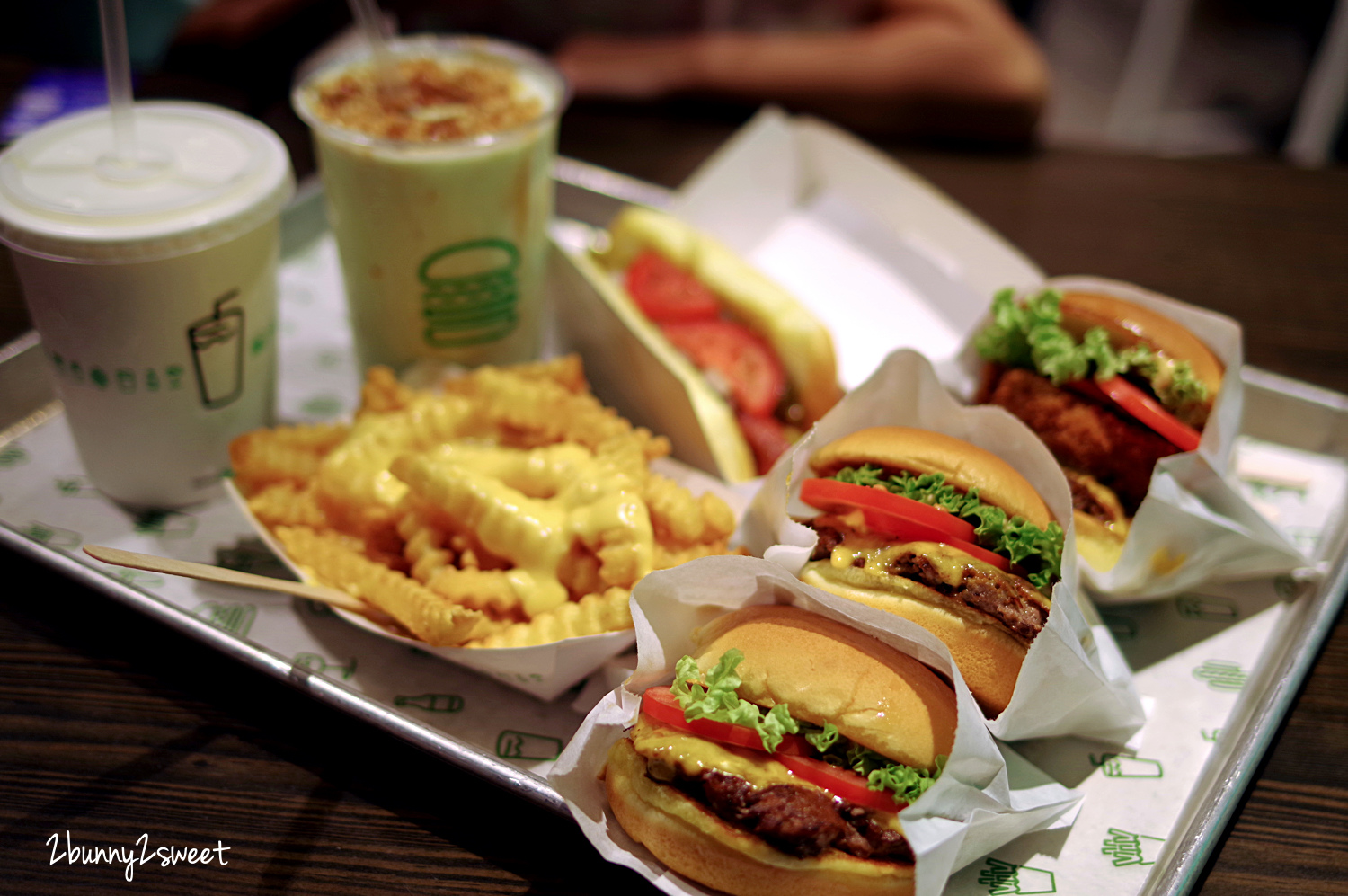 [新加坡｜樟宜。美食] 星耀樟宜必吃 Shake Shack Jewel Changi Airport~美國紐約最好吃漢堡在新加坡的唯一分店，獨家斑蘭奶昔超特別｜位置｜菜單｜限定餐點 @兔兒毛毛姊妹花