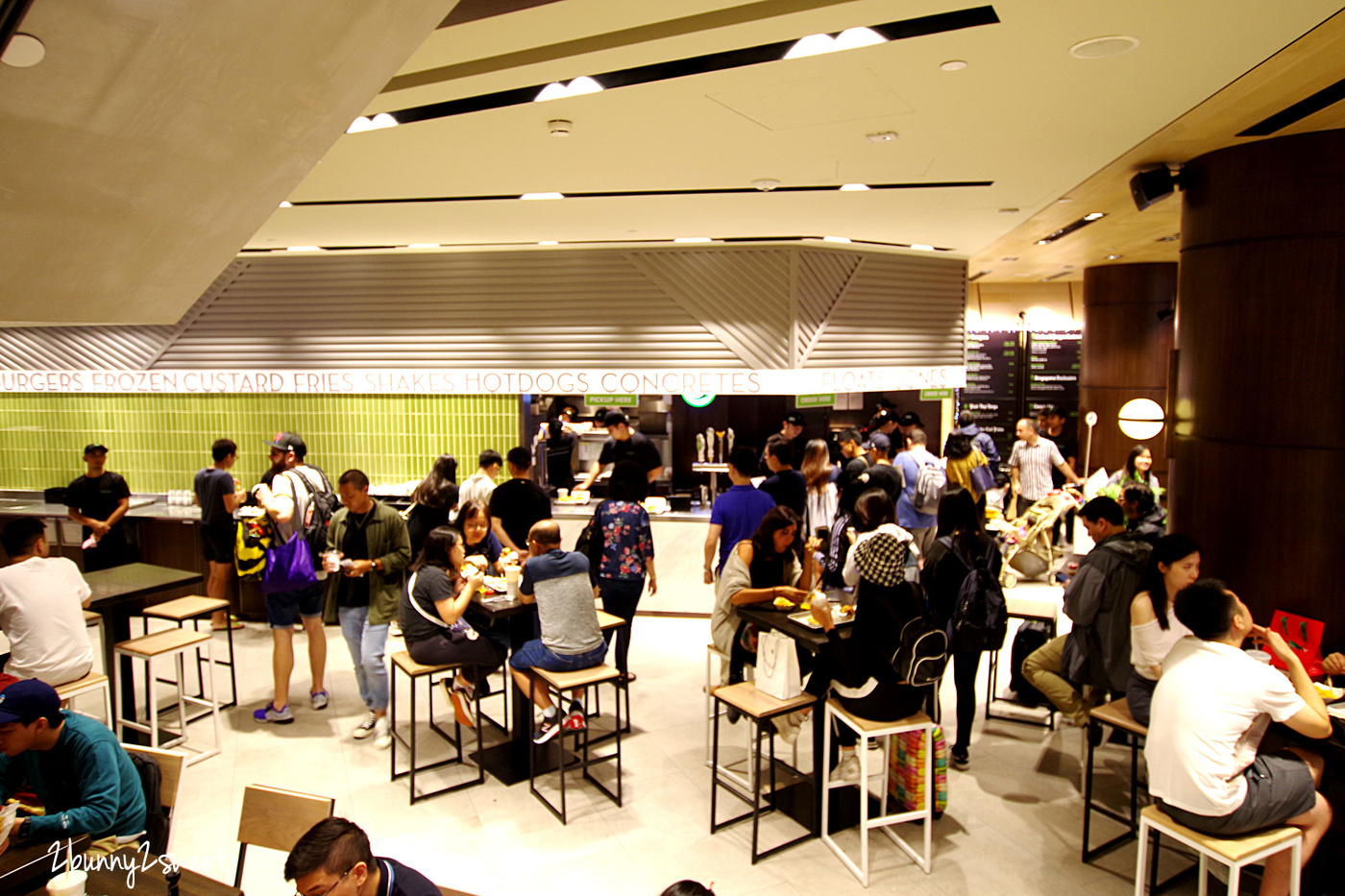 [新加坡｜樟宜。美食] 星耀樟宜必吃 Shake Shack Jewel Changi Airport~美國紐約最好吃漢堡在新加坡的唯一分店，獨家斑蘭奶昔超特別｜位置｜菜單｜限定餐點 @兔兒毛毛姊妹花