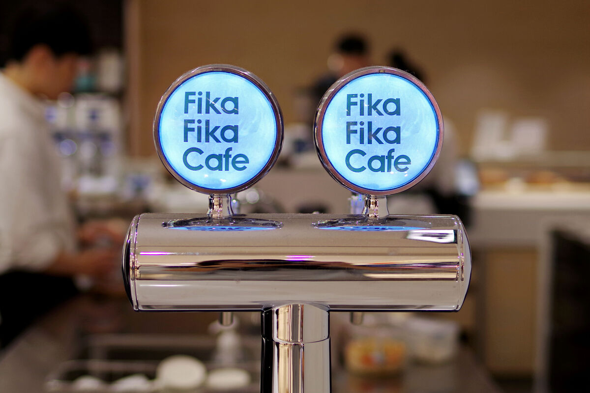 [台北｜信義。美食]  遠百信義 A13 Fika Fika Cafe~咖啡烘焙冠軍創立的北歐風美拍咖啡廳，獨家咖啡霜淇淋、獨家威士忌咖啡、夾心鬆餅、風味咖啡｜亞洲TOP 50咖啡店｜信義商圈美食｜捷運市政府站｜捷運象山站 @兔兒毛毛姊妹花
