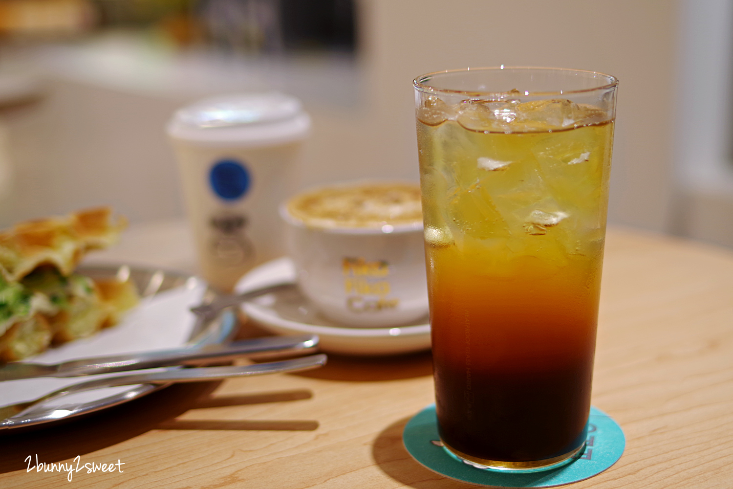 [台北｜信義。美食]  遠百信義 A13 Fika Fika Cafe~咖啡烘焙冠軍創立的北歐風美拍咖啡廳，獨家咖啡霜淇淋、獨家威士忌咖啡、夾心鬆餅、風味咖啡｜亞洲TOP 50咖啡店｜信義商圈美食｜捷運市政府站｜捷運象山站 @兔兒毛毛姊妹花