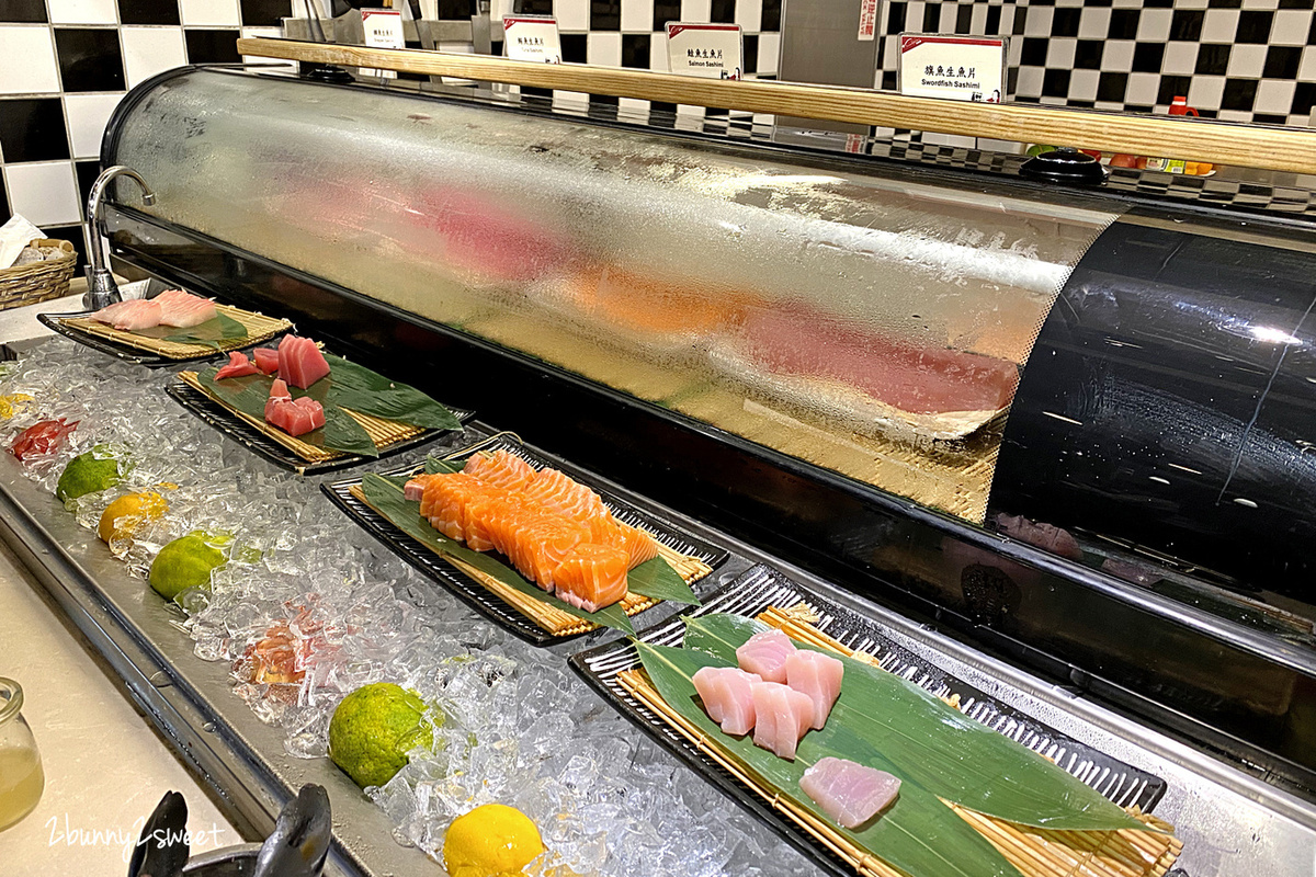 台北美食》台北凱撒大飯店 Checkers 自助餐 2020 草莓季!! 期間限定夢幻草莓甜點吃到飽 x 酸菜白肉鍋、現燙牛肉湯暖呼呼上市～台北車站附近最厲害的五星飯店自助百匯｜鼠於你我的莓好食刻｜北車美食｜捷運台北車站餐廳 @兔兒毛毛姊妹花