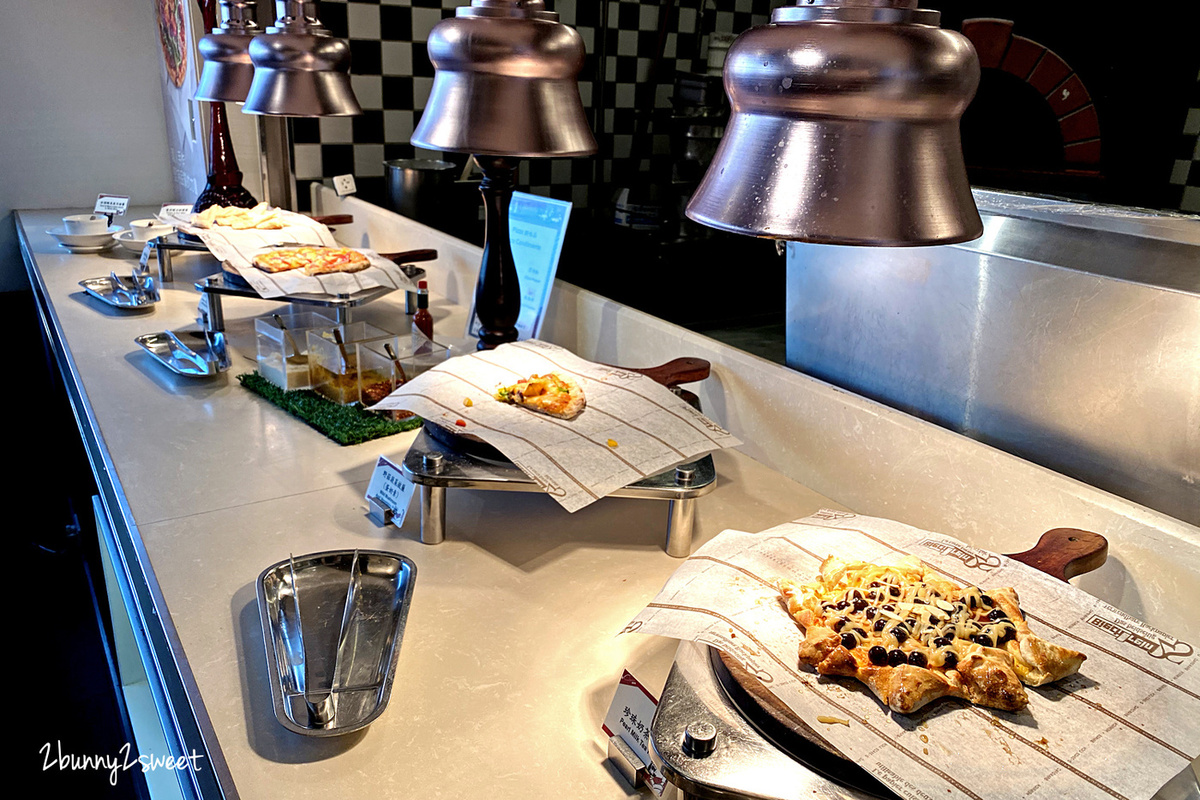 台北美食》台北凱撒大飯店 Checkers 自助餐 2020 草莓季!! 期間限定夢幻草莓甜點吃到飽 x 酸菜白肉鍋、現燙牛肉湯暖呼呼上市～台北車站附近最厲害的五星飯店自助百匯｜鼠於你我的莓好食刻｜北車美食｜捷運台北車站餐廳 @兔兒毛毛姊妹花