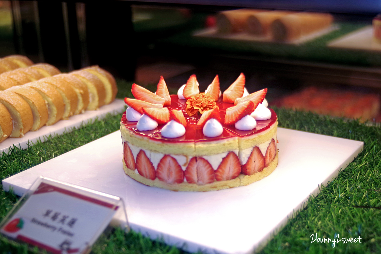 台北美食》台北凱撒大飯店 Checkers 自助餐 2020 草莓季!! 期間限定夢幻草莓甜點吃到飽 x 酸菜白肉鍋、現燙牛肉湯暖呼呼上市～台北車站附近最厲害的五星飯店自助百匯｜鼠於你我的莓好食刻｜北車美食｜捷運台北車站餐廳 @兔兒毛毛姊妹花