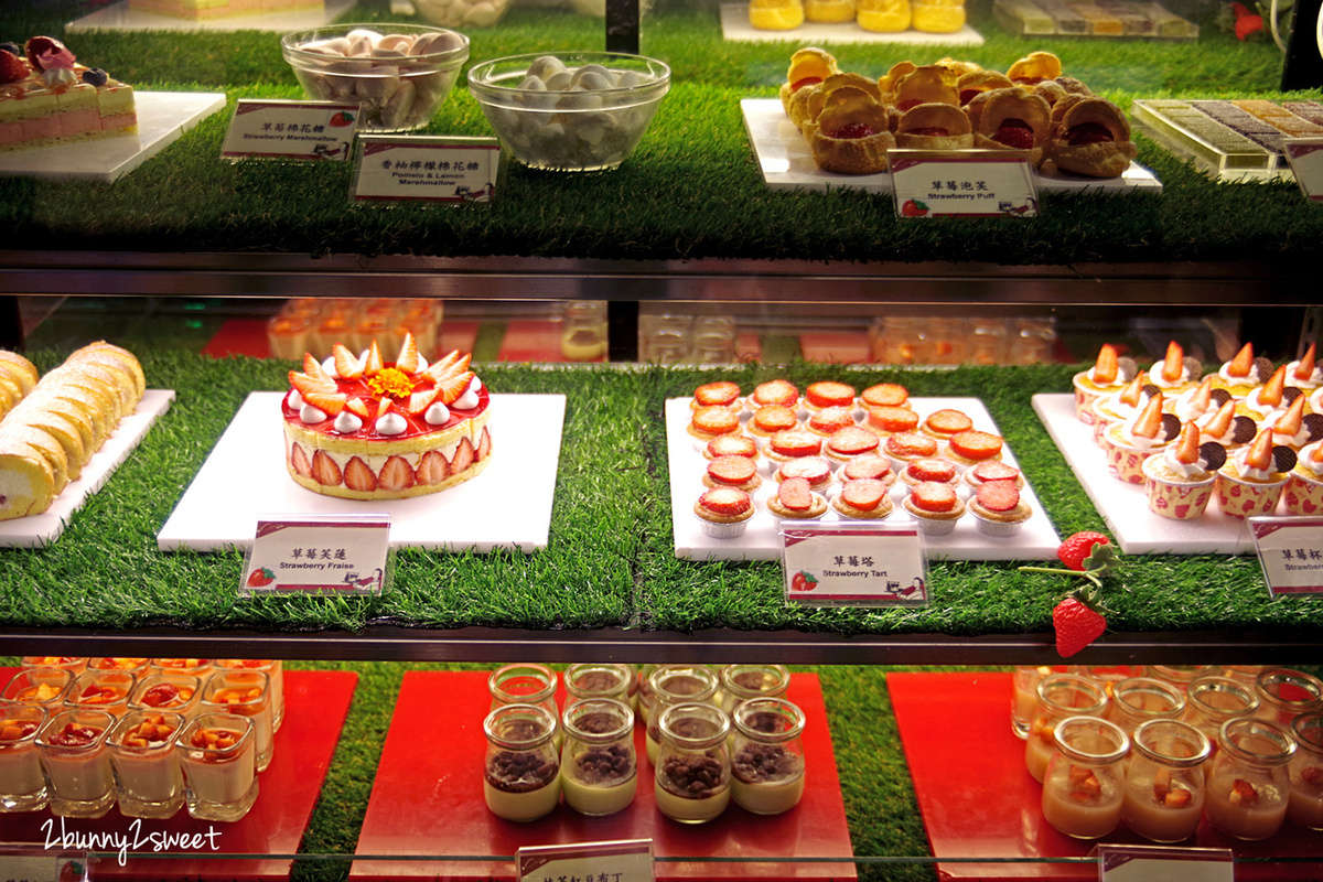 台北美食》台北凱撒大飯店 Checkers 自助餐 2020 草莓季!! 期間限定夢幻草莓甜點吃到飽 x 酸菜白肉鍋、現燙牛肉湯暖呼呼上市～台北車站附近最厲害的五星飯店自助百匯｜鼠於你我的莓好食刻｜北車美食｜捷運台北車站餐廳 @兔兒毛毛姊妹花