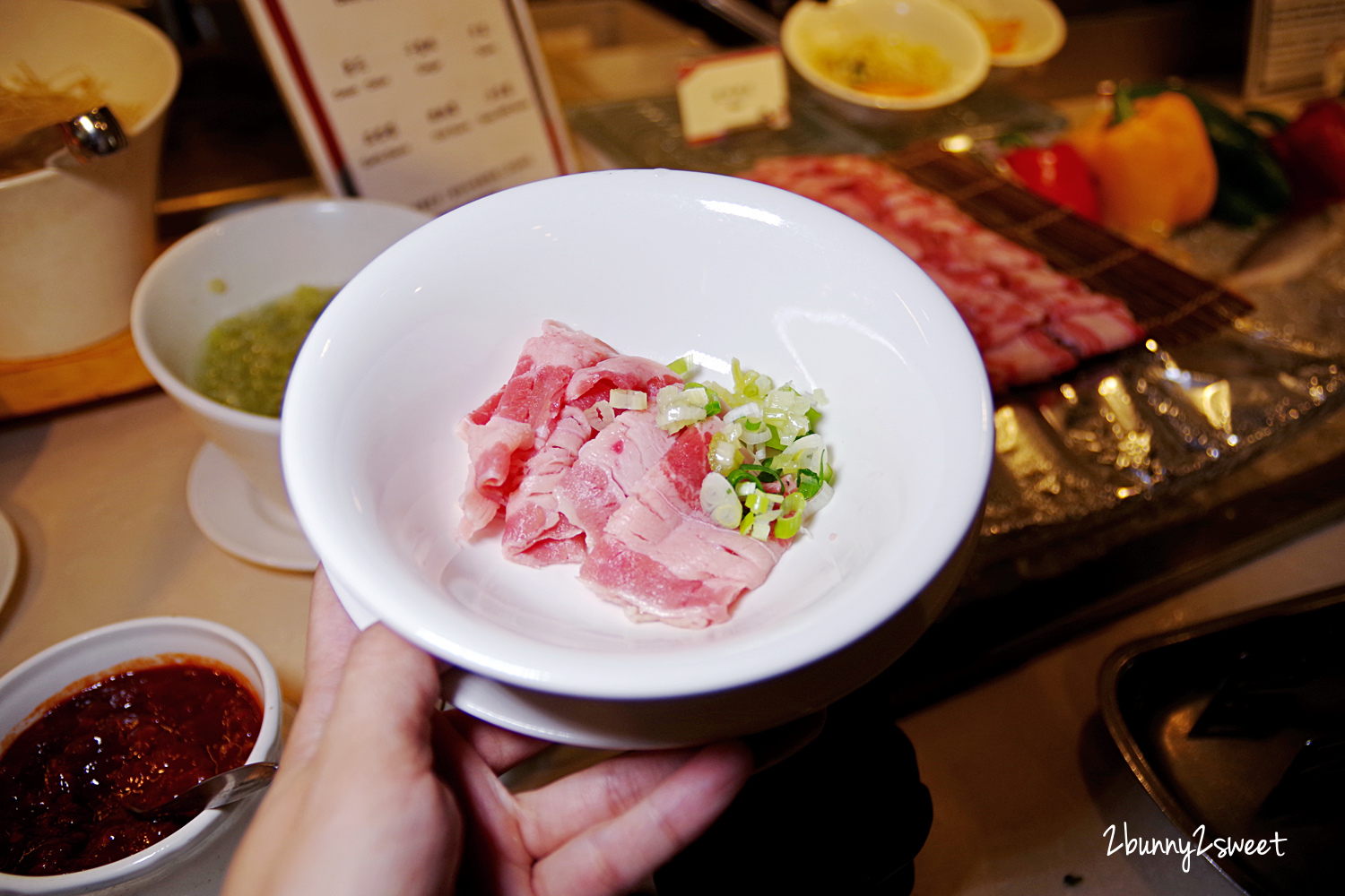 台北美食》台北凱撒大飯店 Checkers 自助餐 2020 草莓季!! 期間限定夢幻草莓甜點吃到飽 x 酸菜白肉鍋、現燙牛肉湯暖呼呼上市～台北車站附近最厲害的五星飯店自助百匯｜鼠於你我的莓好食刻｜北車美食｜捷運台北車站餐廳 @兔兒毛毛姊妹花