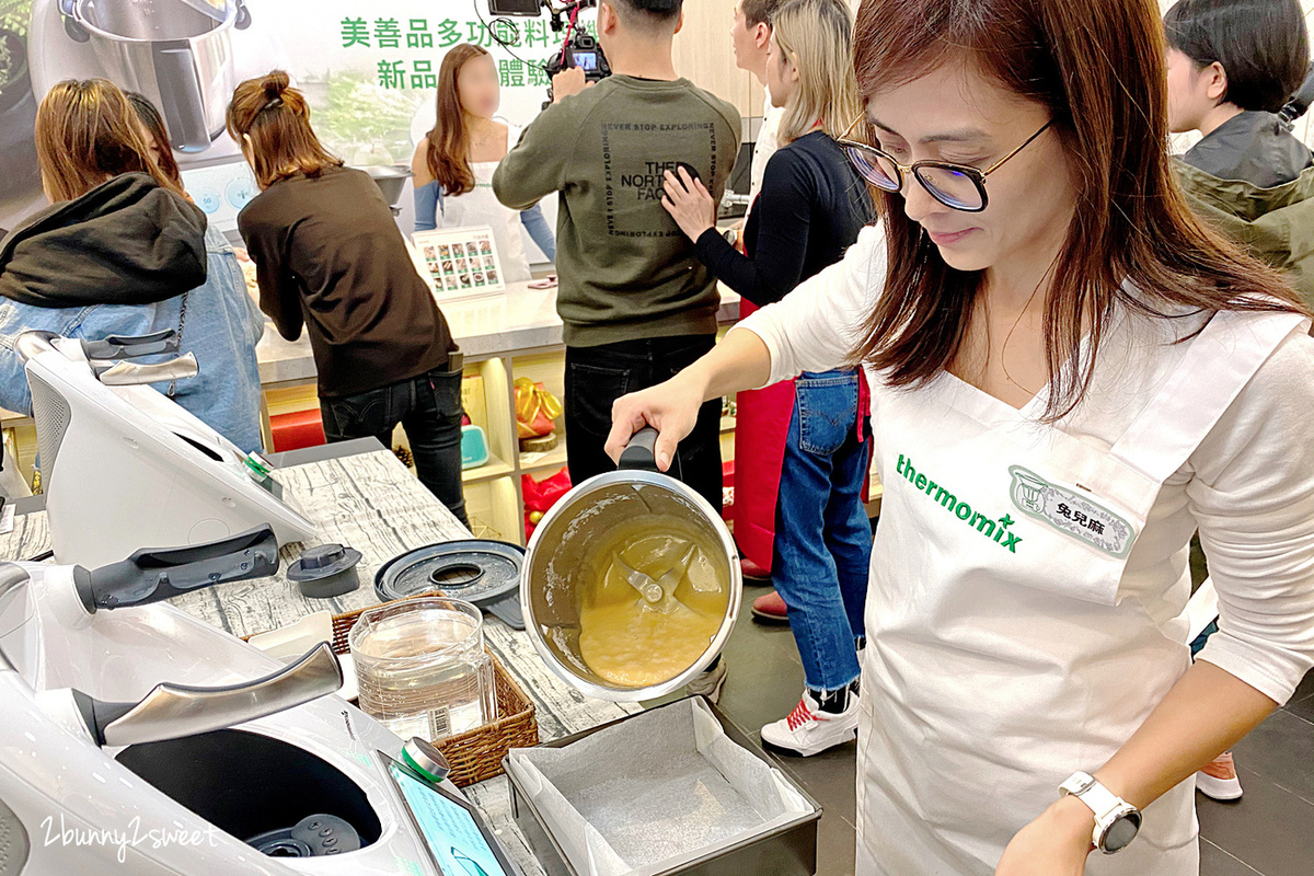 [廚房家電。推薦] Thermomix 美善品多功能料理機 TM6 ～內建平板電腦和 15 種料理功能， Cookidoo 2500 道菜單時時更新，引導式烹飪用手指頭就能輕鬆出好菜～連小學生都能變身大廚的烹飪神器全新上市!! @兔兒毛毛姊妹花