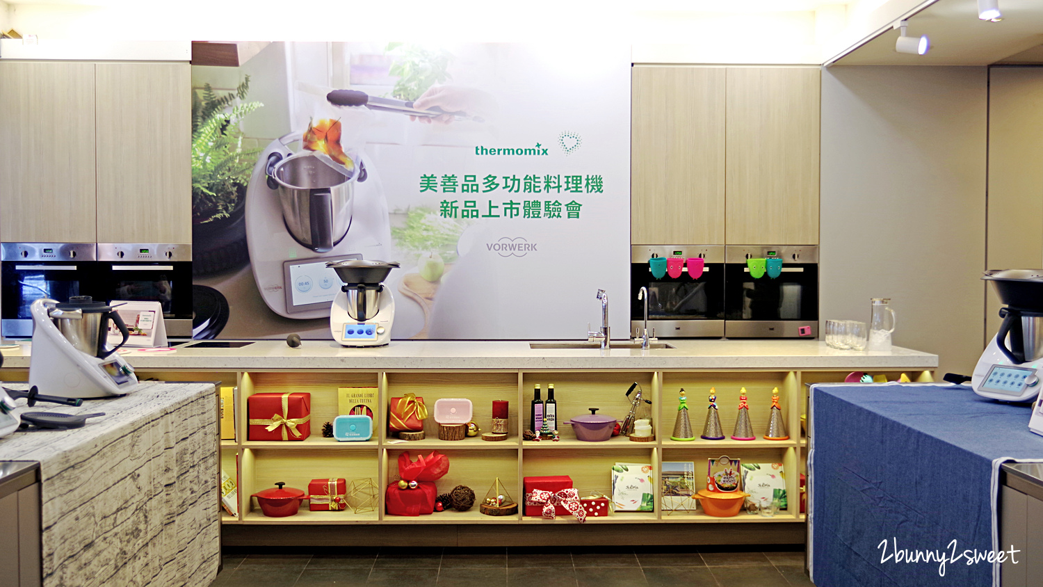 [廚房家電。推薦] Thermomix 美善品多功能料理機 TM6 ～內建平板電腦和 15 種料理功能， Cookidoo 2500 道菜單時時更新，引導式烹飪用手指頭就能輕鬆出好菜～連小學生都能變身大廚的烹飪神器全新上市!! @兔兒毛毛姊妹花