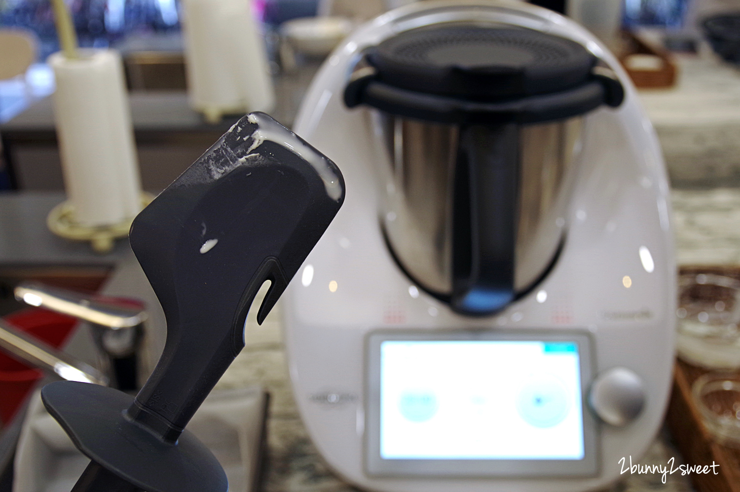[廚房家電。推薦] Thermomix 美善品多功能料理機 TM6 ～內建平板電腦和 15 種料理功能， Cookidoo 2500 道菜單時時更新，引導式烹飪用手指頭就能輕鬆出好菜～連小學生都能變身大廚的烹飪神器全新上市!! @兔兒毛毛姊妹花