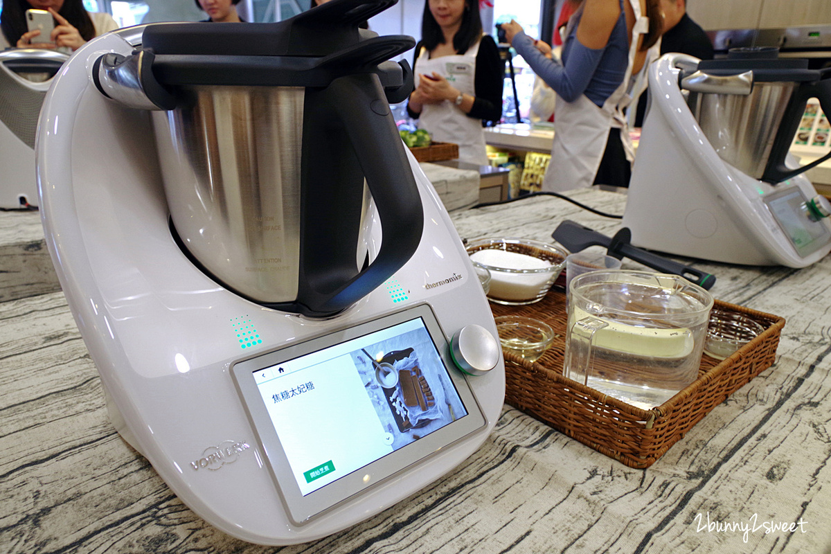 [廚房家電。推薦] Thermomix 美善品多功能料理機 TM6 ～內建平板電腦和 15 種料理功能， Cookidoo 2500 道菜單時時更新，引導式烹飪用手指頭就能輕鬆出好菜～連小學生都能變身大廚的烹飪神器全新上市!! @兔兒毛毛姊妹花