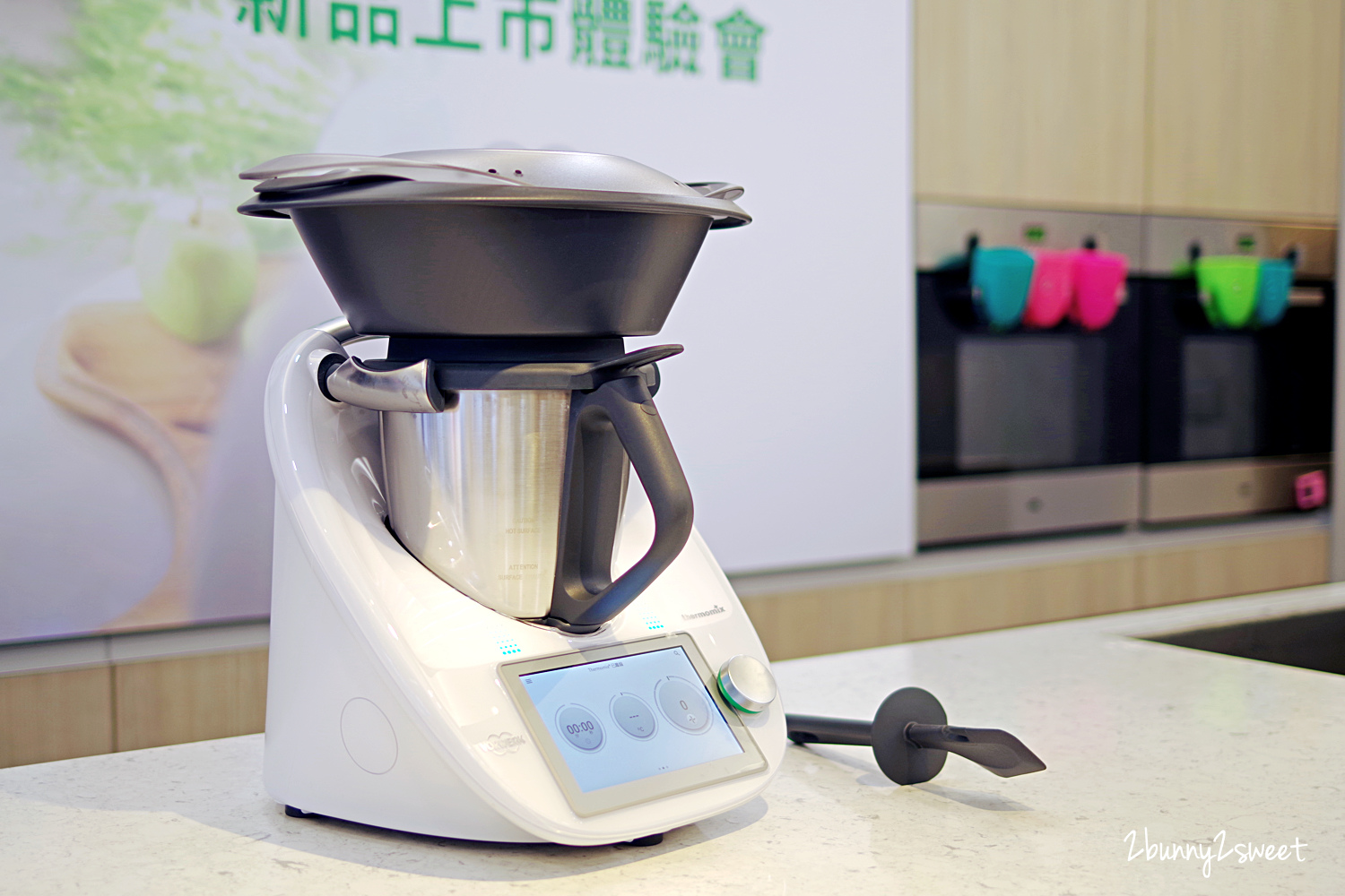 [廚房家電。推薦] Thermomix 美善品多功能料理機 TM6 ～內建平板電腦和 15 種料理功能， Cookidoo 2500 道菜單時時更新，引導式烹飪用手指頭就能輕鬆出好菜～連小學生都能變身大廚的烹飪神器全新上市!! @兔兒毛毛姊妹花