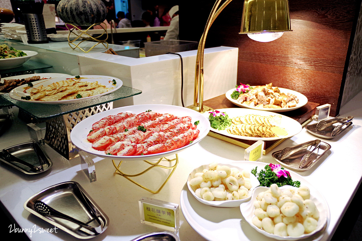 [宜蘭。美食] 宜蘭悅川酒店 羅琳西餐廳～現切爐烤牛排、現片烤鴨夾餅 x 在地無毒蔬果食材製作的異國風味料理 x 紅白酒無限暢飲 x 自家烘焙麵包、甜點～宜蘭精緻美味高 C/P 值自助百匯吃到飽餐廳｜宜蘭 buffet @兔兒毛毛姊妹花