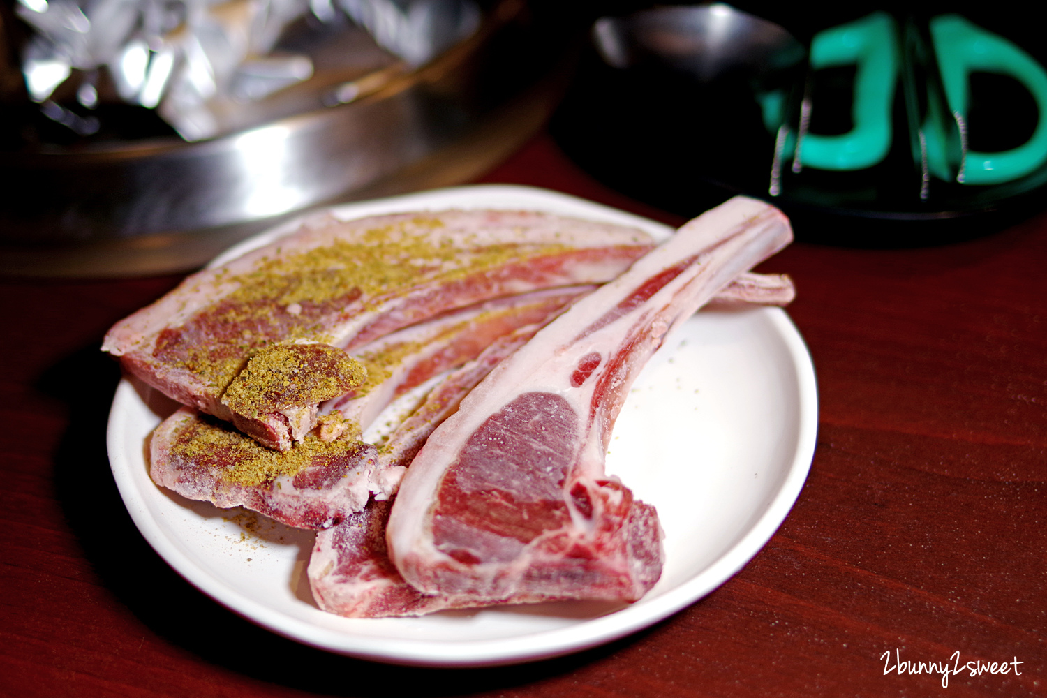 [宜蘭。美食] 原田屋燒肉鍋物～假日中午 388 就可以燒肉吃到飽!!彩虹貝、櫻桃鴨、比臉還大的霜降牛排通通拿來烤，火烤兩吃還附哈根達斯冰淇淋｜宜蘭燒肉吃到飽推薦｜免費停車 @兔兒毛毛姊妹花
