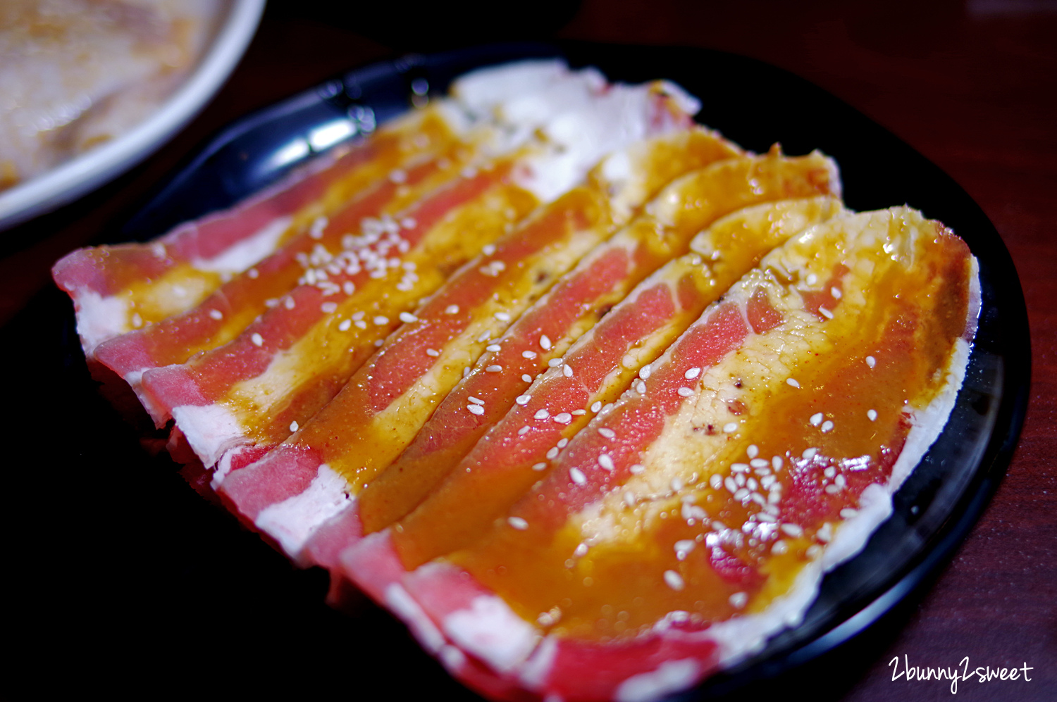[宜蘭。美食] 原田屋燒肉鍋物～假日中午 388 就可以燒肉吃到飽!!彩虹貝、櫻桃鴨、比臉還大的霜降牛排通通拿來烤，火烤兩吃還附哈根達斯冰淇淋｜宜蘭燒肉吃到飽推薦｜免費停車 @兔兒毛毛姊妹花
