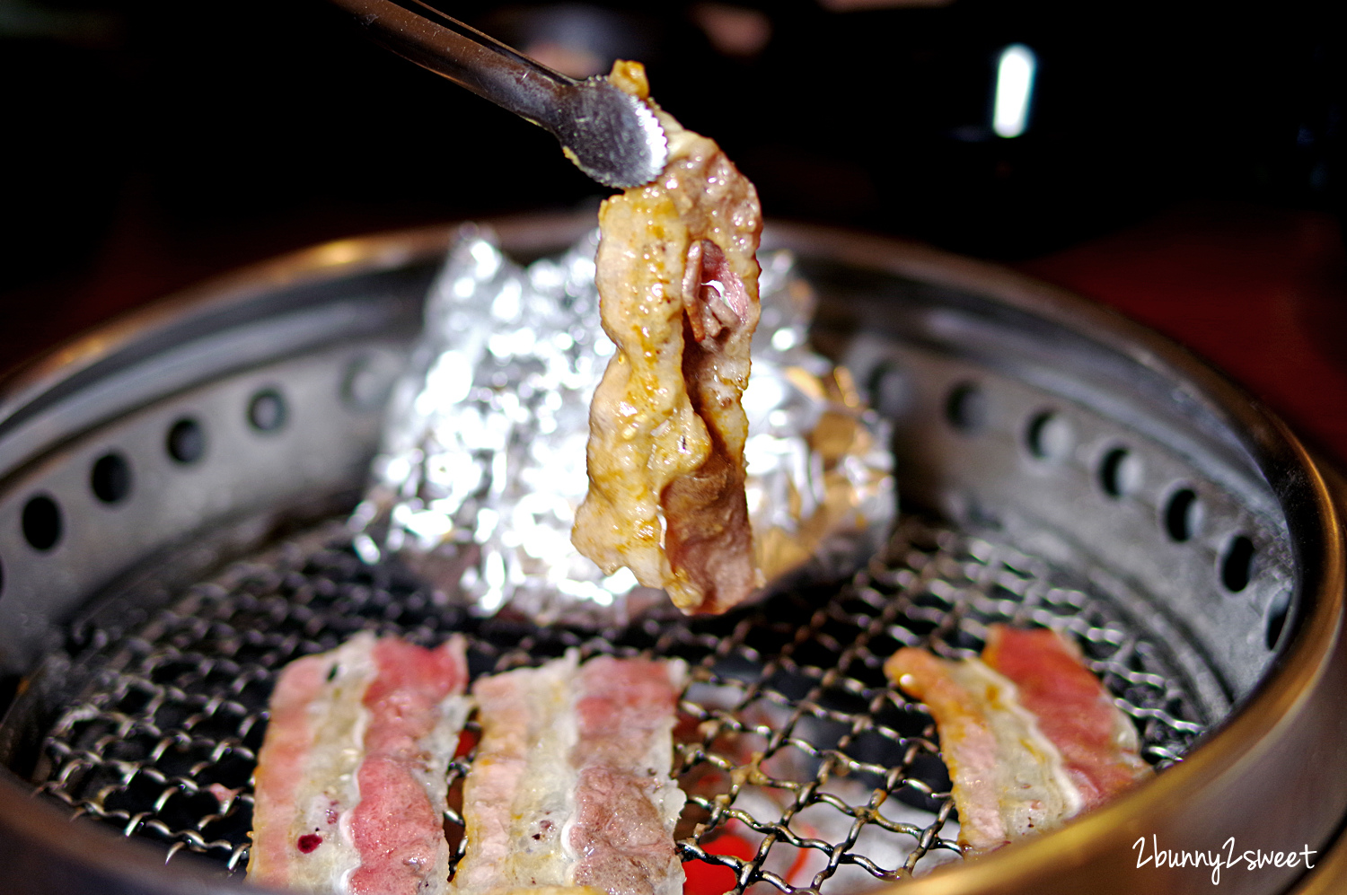 [宜蘭。美食] 原田屋燒肉鍋物～假日中午 388 就可以燒肉吃到飽!!彩虹貝、櫻桃鴨、比臉還大的霜降牛排通通拿來烤，火烤兩吃還附哈根達斯冰淇淋｜宜蘭燒肉吃到飽推薦｜免費停車 @兔兒毛毛姊妹花