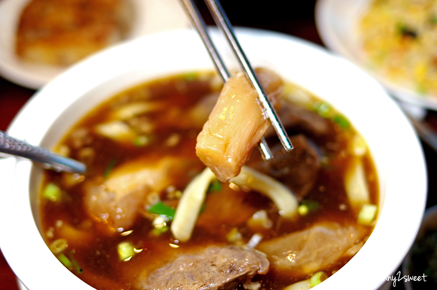 [台北｜大安。美食] 點水樓 SOGO 復興店～精緻美味江南料理 x 古色古香優雅空間 x 2020 全新『增強體力黑蒜頭特餐』｜捷運板南線美食｜捷運文湖線美食｜捷運忠孝復興站餐廳 @兔兒毛毛姊妹花