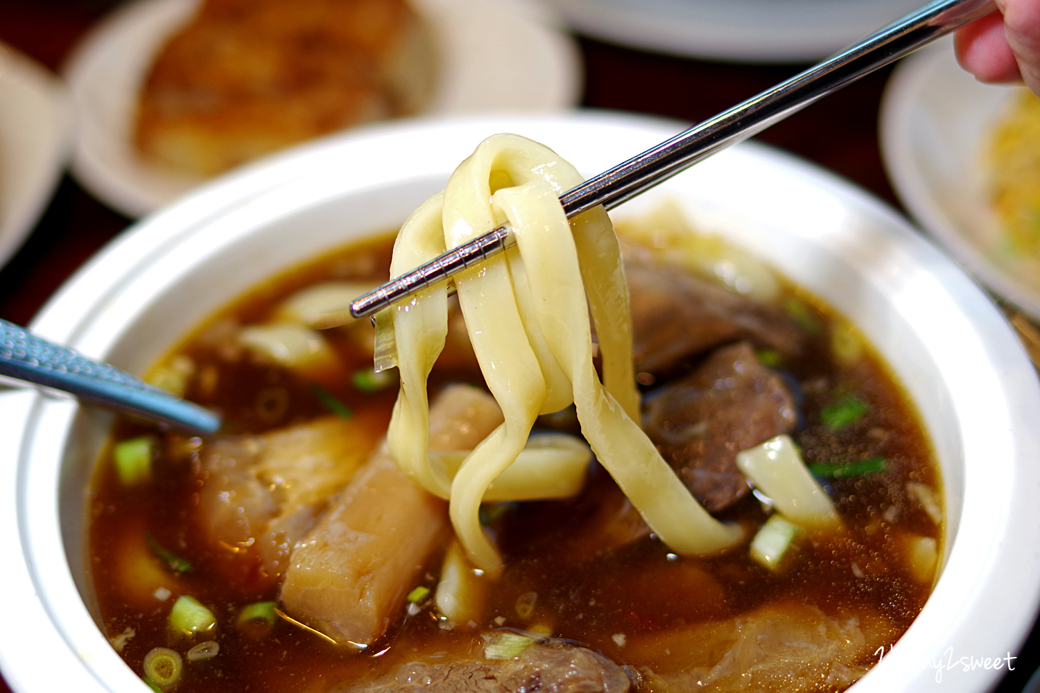 [台北｜大安。美食] 點水樓 SOGO 復興店～精緻美味江南料理 x 古色古香優雅空間 x 2020 全新『增強體力黑蒜頭特餐』｜捷運板南線美食｜捷運文湖線美食｜捷運忠孝復興站餐廳 @兔兒毛毛姊妹花