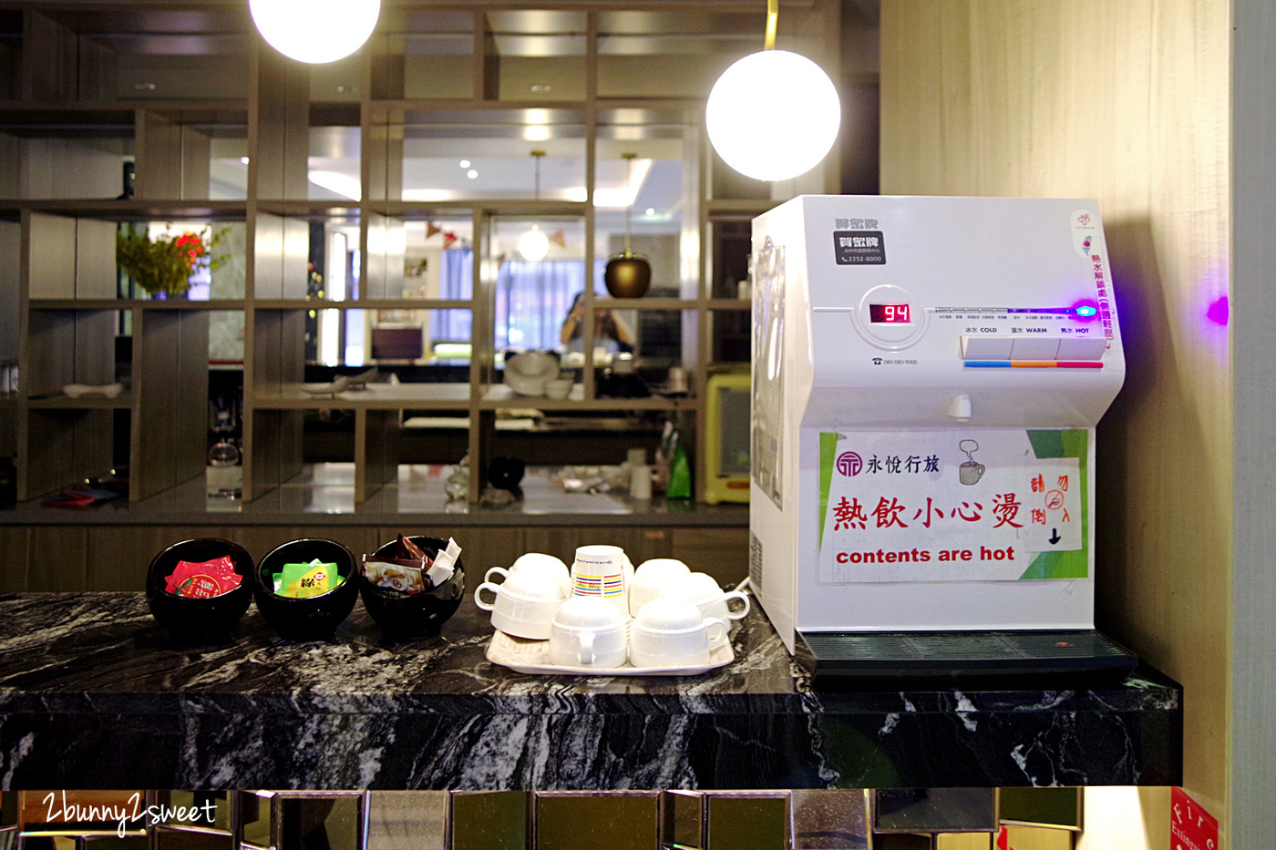台中北區親子飯店》永悅行旅～大廳兒童遊戲區 x 寬敞舒適附浴缸家庭房～台中北區平價高 C/P 值住宿推薦 @兔兒毛毛姊妹花