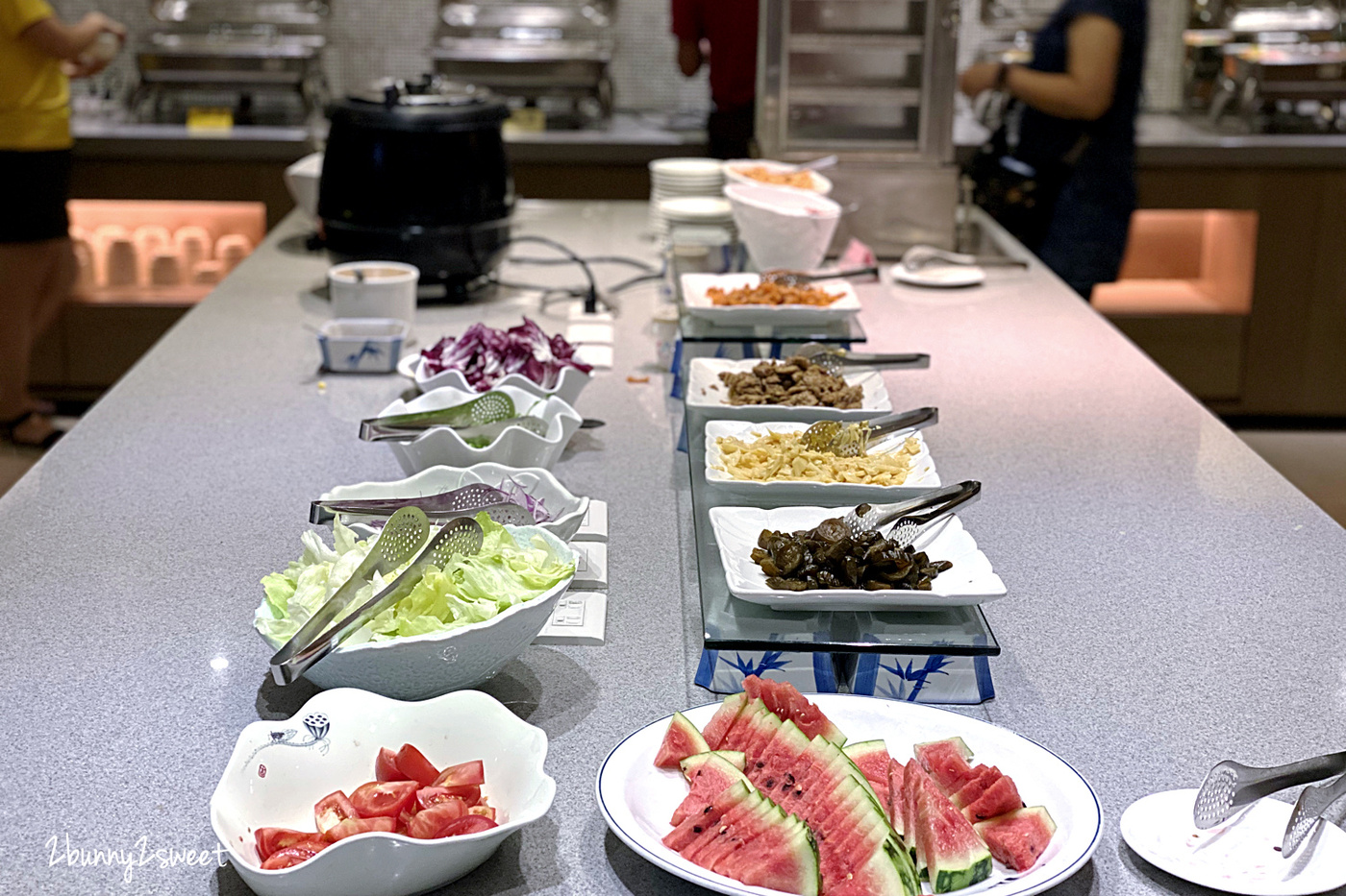 台中北區親子飯店》永悅行旅～大廳兒童遊戲區 x 寬敞舒適附浴缸家庭房～台中北區平價高 C/P 值住宿推薦 @兔兒毛毛姊妹花