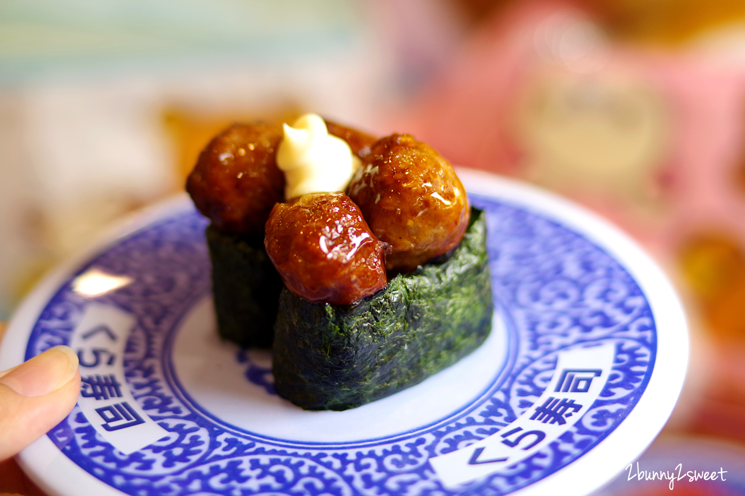 宜蘭美食迴轉壽司》藏壽司宜蘭新月店～藏壽司進軍宜蘭新月廣場，限時九折優惠活動 x 藏壽司拉拉熊扭蛋 x 限量拉拉熊金銀賞 x 七月推薦壽司 & 甜點菜單｜交通資訊｜用餐方式 @兔兒毛毛姊妹花
