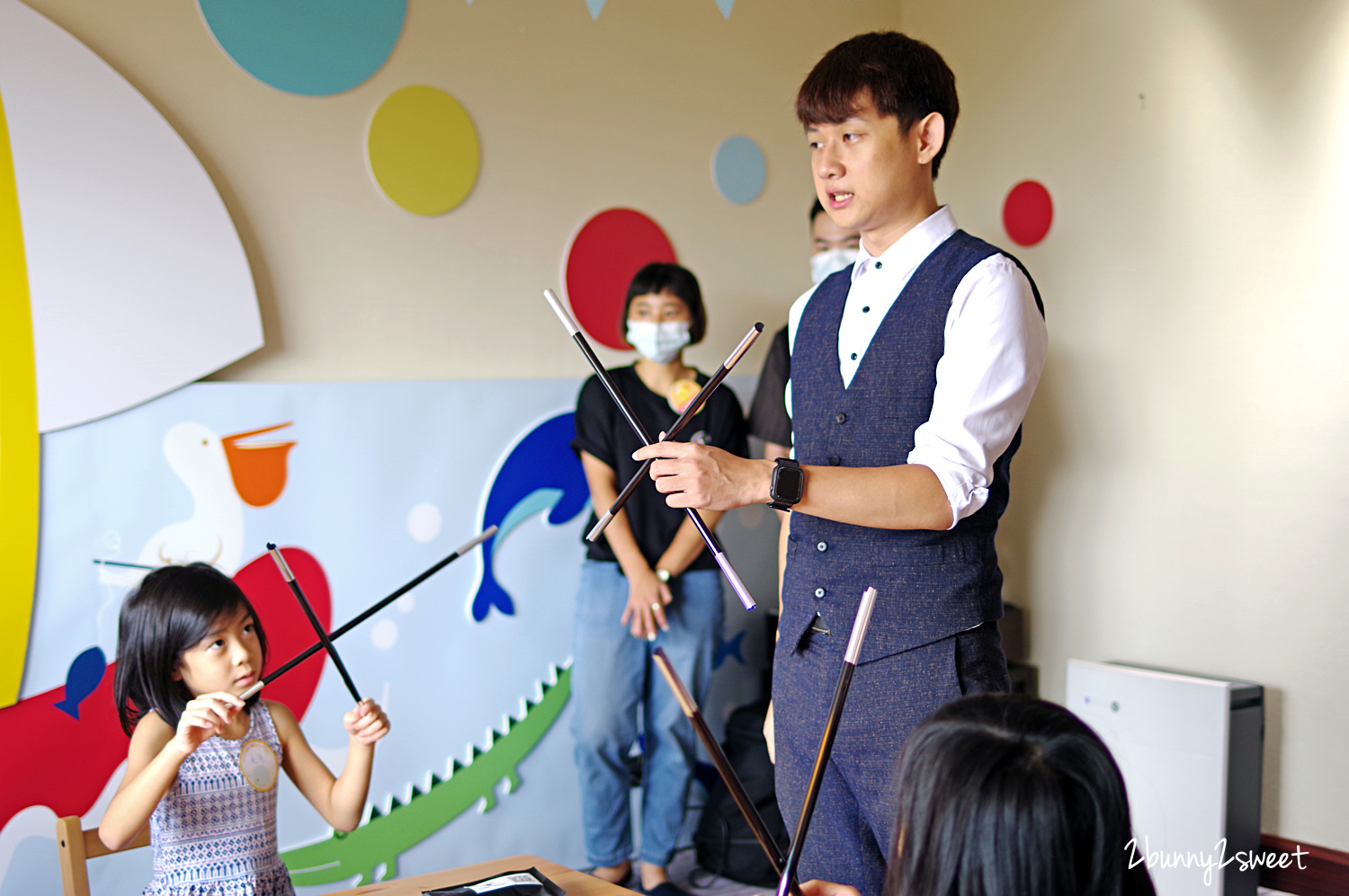 台北親子飯店》台北喜來登大飯店 x 寶貝小學堂～五星飯店 24 小時住好住滿，體驗手作、魔術、科學、積木夏令營課程，還有免費零食、禮物、十二廚早餐｜親子住房專案｜Sheraton Grand Taipei Hotel @兔兒毛毛姊妹花