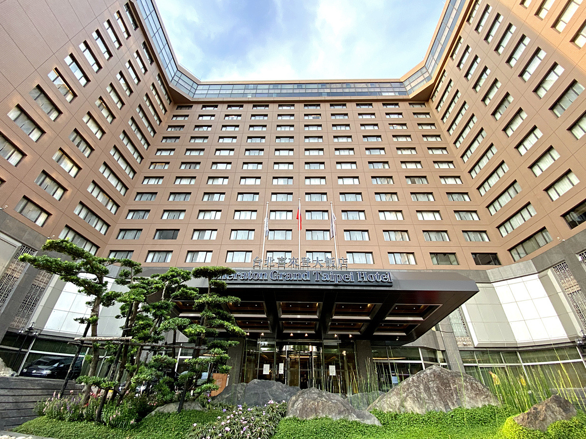 台北親子飯店》台北喜來登大飯店 x 寶貝小學堂～五星飯店 24 小時住好住滿，體驗手作、魔術、科學、積木夏令營課程，還有免費零食、禮物、十二廚早餐｜親子住房專案｜Sheraton Grand Taipei Hotel @兔兒毛毛姊妹花