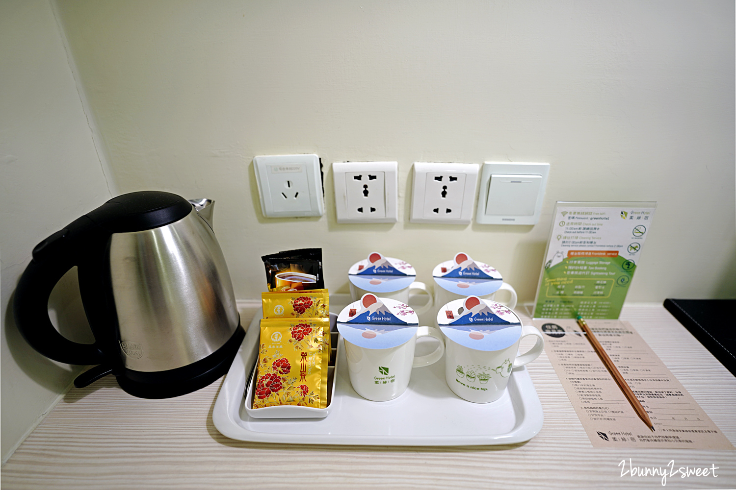 台中親子飯店》葉綠宿旅館 Green Hotel～走路到逢甲夜市、附玩具的親子主題房、美美 13 米天井植栽牆、療癒陪睡小盆栽～台中西屯高 C/P 值住宿推薦 @兔兒毛毛姊妹花