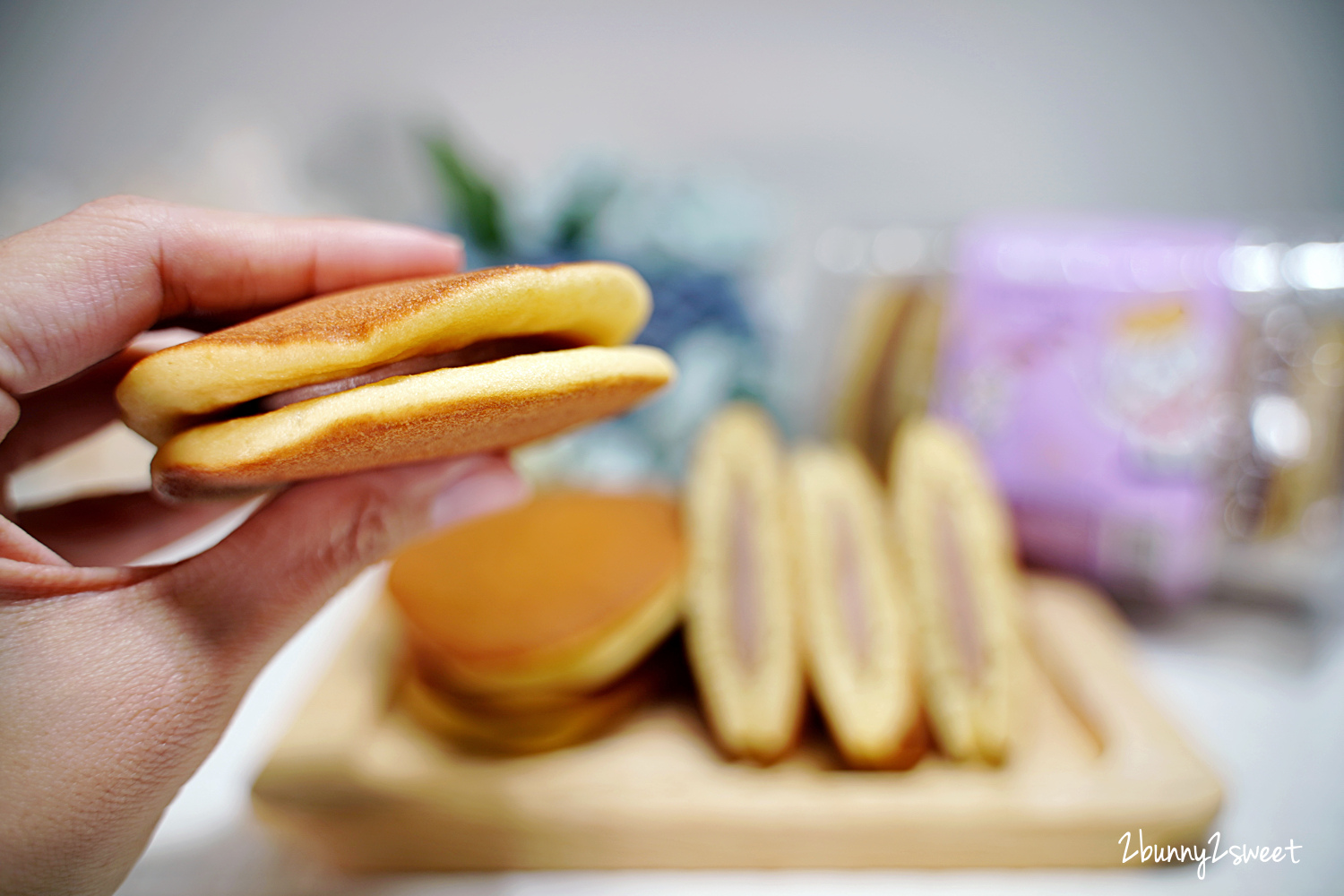 家樂福美食》胖主廚大甲芋頭銅鑼燒～芋頭控吃起來!! 綿密香濃大甲檳心芋頭內餡夾進銅鑼燒，只在這個賣場獨家販售，每日限量一開賣就搶購!! @兔兒毛毛姊妹花