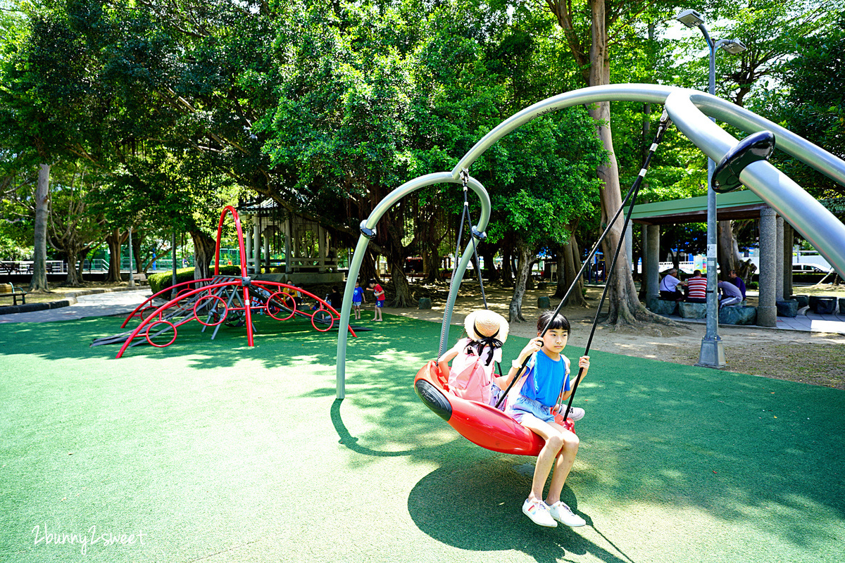 台北特色公園》北投磺港公園 共融遊戲場～別的地方沒玩過的酷跑樂園，還有圓盤鞦韆、超大沙坑～小公園也能很放電 @兔兒毛毛姊妹花