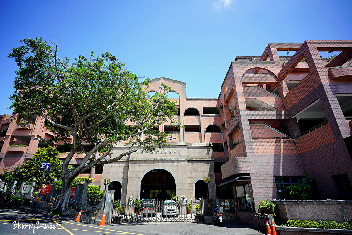 北投預售屋建案》旺德福～生活機能和度假氛圍兼具的三面採光雙拼宅。步行可到雙捷運站、多個公園、薇閣小學、北投公有市場 @兔兒毛毛姊妹花