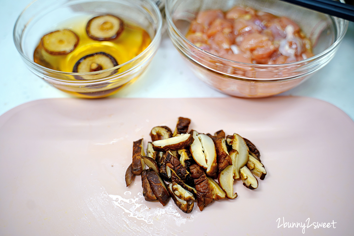 電鍋食譜》日式野菇雞肉炊飯～超簡單、零失敗，用電鍋一鍋到底做出營養均衡的美味炊飯｜電鍋懶人料理 @兔兒毛毛姊妹花