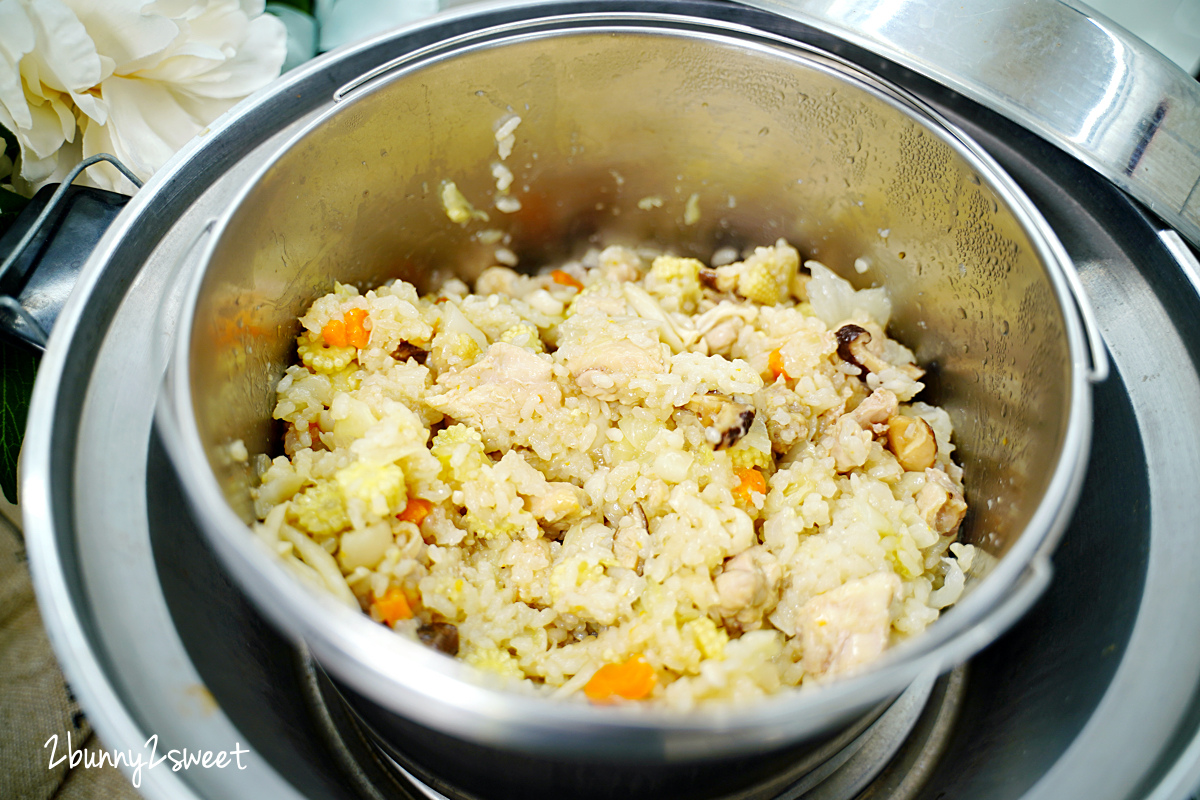 電鍋食譜》日式野菇雞肉炊飯～超簡單、零失敗，用電鍋一鍋到底做出營養均衡的美味炊飯｜電鍋懶人料理 @兔兒毛毛姊妹花