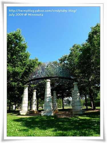 [2009 Monnesota] 湯匙與櫻桃~Minneapolis Sculpture Garden @兔兒毛毛姊妹花