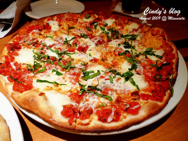 [EAT@Minnesota] California Pizza Kitchen @兔兒毛毛姊妹花