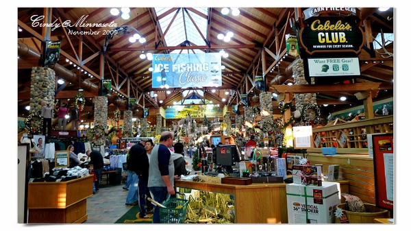 [2009 Minnesota] 打獵季節~Cabela&rsquo;s 獵具店賣什麼?? @兔兒毛毛姊妹花