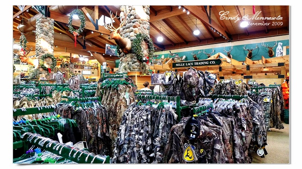 [2009 Minnesota] 打獵季節~Cabela&rsquo;s 獵具店賣什麼?? @兔兒毛毛姊妹花