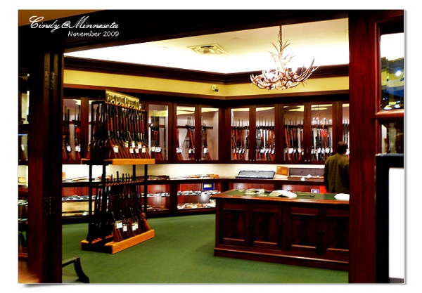 [2009 Minnesota] 打獵季節~Cabela&rsquo;s 獵具店賣什麼?? @兔兒毛毛姊妹花