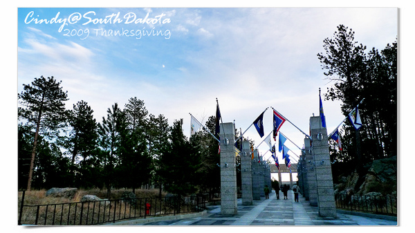 [2009 South Dakota] 感恩狂飆之旅(六)~仰望。總統山 @兔兒毛毛姊妹花