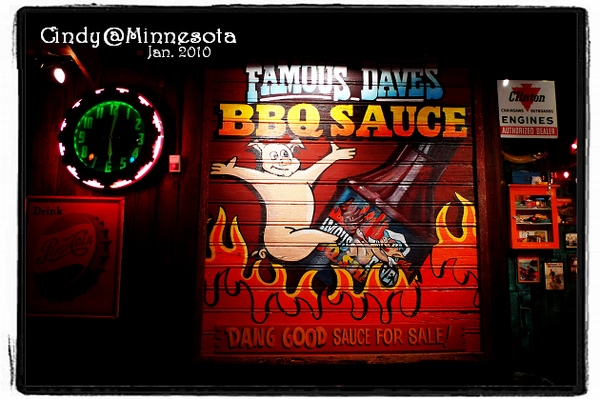 [EAT@TwinCity] 垃圾桶蓋上的豬肋排~『Famous Dave&rsquo;s』 @兔兒毛毛姊妹花