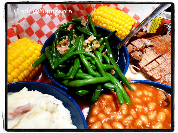 [EAT@TwinCity] 垃圾桶蓋上的豬肋排~『Famous Dave&rsquo;s』 @兔兒毛毛姊妹花