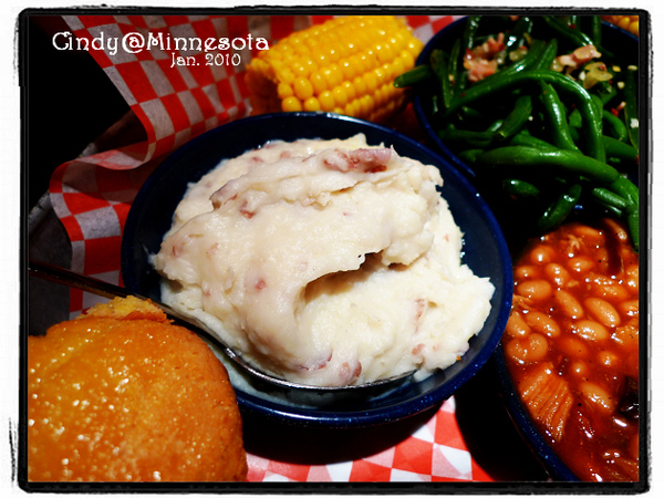 [EAT@TwinCity] 垃圾桶蓋上的豬肋排~『Famous Dave&rsquo;s』 @兔兒毛毛姊妹花