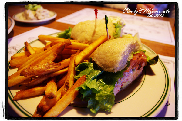 [EAT@TwinCity] Stella&rsquo;s Fish Cafe 吃超奢侈的龍蝦三明治!!! @兔兒毛毛姊妹花