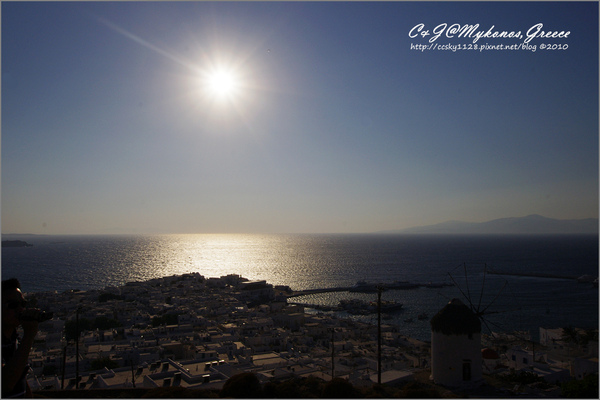 [2010 Greece] 。第八章。 Mykonos 的純白 Starbucks & 孤單的波尼風車 @兔兒毛毛姊妹花