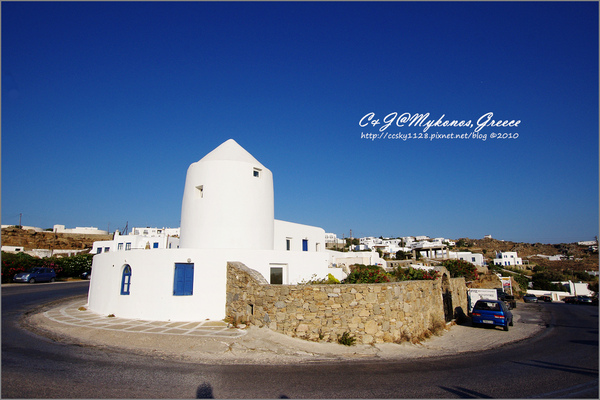[2010 Greece] 。第八章。 Mykonos 的純白 Starbucks & 孤單的波尼風車 @兔兒毛毛姊妹花