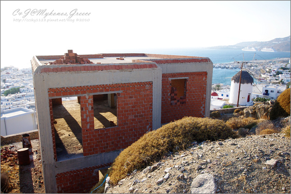 [2010 Greece] 。第八章。 Mykonos 的純白 Starbucks & 孤單的波尼風車 @兔兒毛毛姊妹花